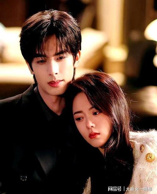 骄阳似她,夏日里的璀璨光芒